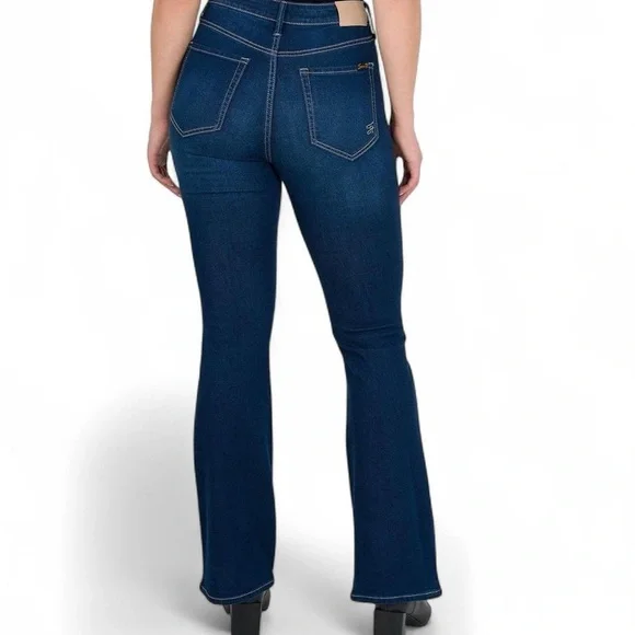 Seven7 Women's Slim Flare Jean / size 12 “Like New” - Picture 2 of 8